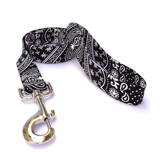 Laisse pour chien noire avec bandana