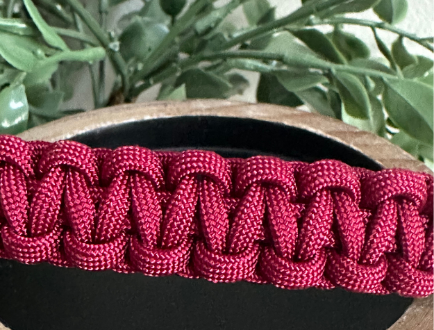 Collier pour chien fait main avec tresse cobra bordeaux