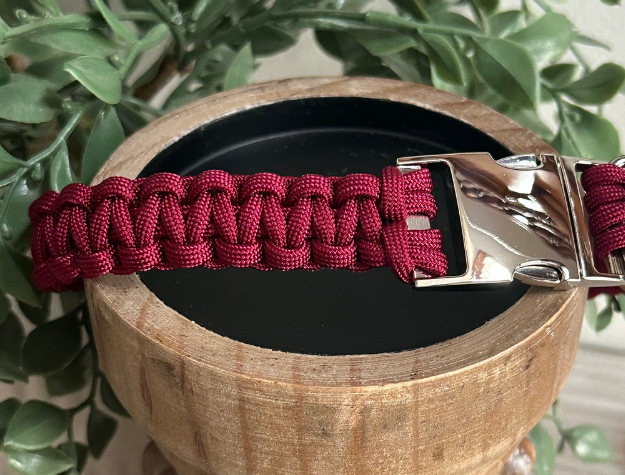 Collier pour chien fait main avec tresse cobra bordeaux