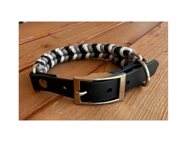 Collar para perro trenzado a mano con dije en espiral en negro, tostado y crema