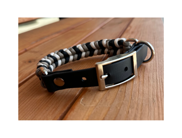 Collar para perro trenzado a mano con dije en espiral en negro, tostado y crema