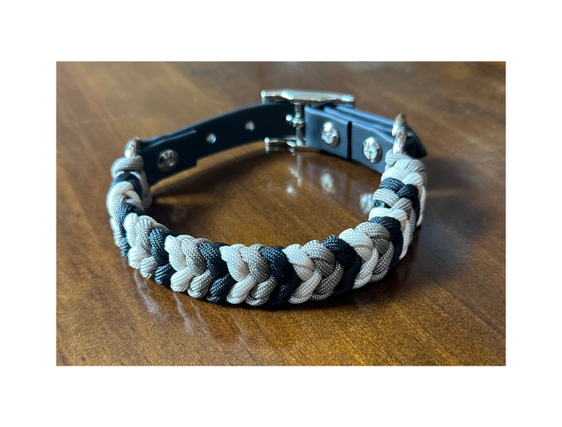 Collar para perro trenzado a mano con dije en espiral en negro, tostado y crema