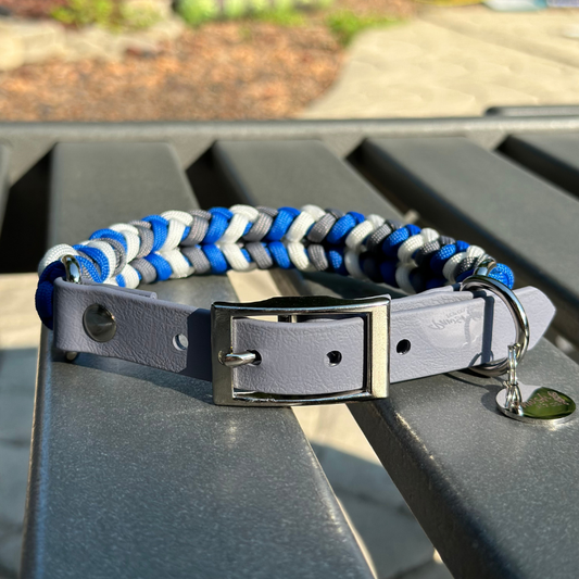 Collier pour chien tressé à la main avec breloque enroulée, bleu roi, graphite et blanc