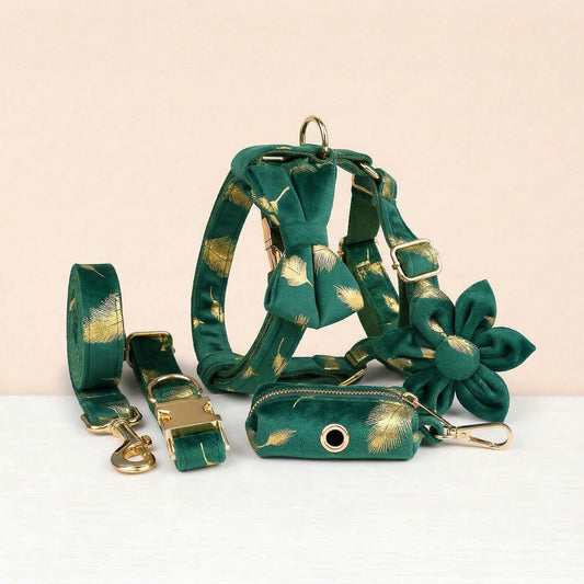 Ensemble classique floral en velours vert personnalisé avec plumes