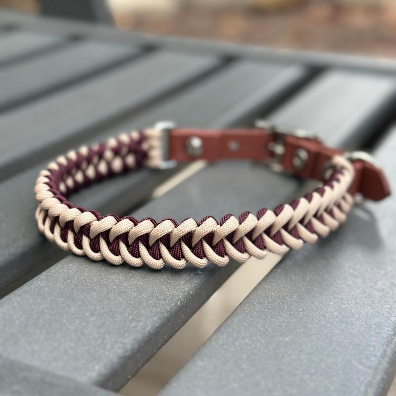 Collar para perro trenzado a mano con cola de pez en burdeos y crema