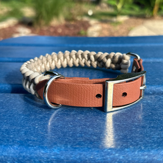 Collier pour chien tressé à la main en queue de poisson, couleur fauve et crème