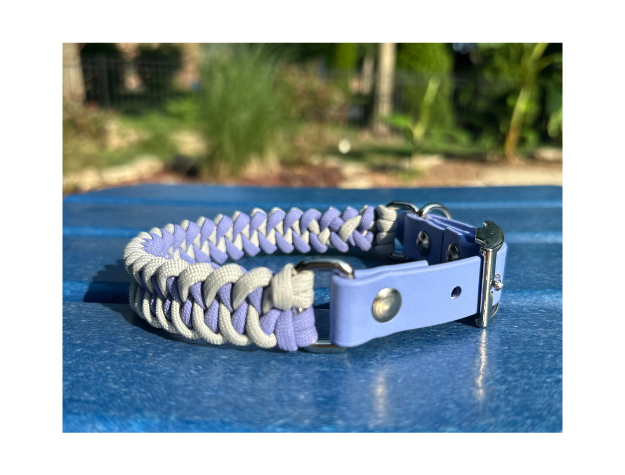 Collar para perro trenzado a mano con cola de pez en tonos lavanda y humo