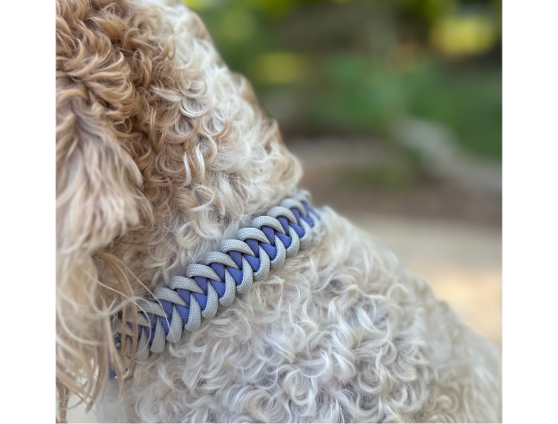 Collar para perro trenzado a mano con cola de pez en tonos lavanda y humo