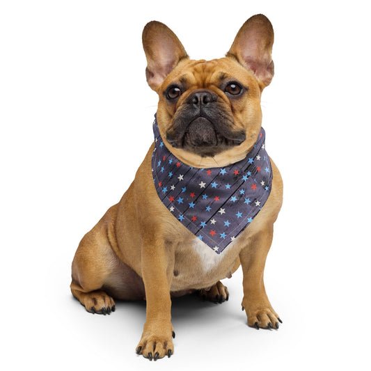 Bandana bleu imitation bois avec étoiles rouges et blanches