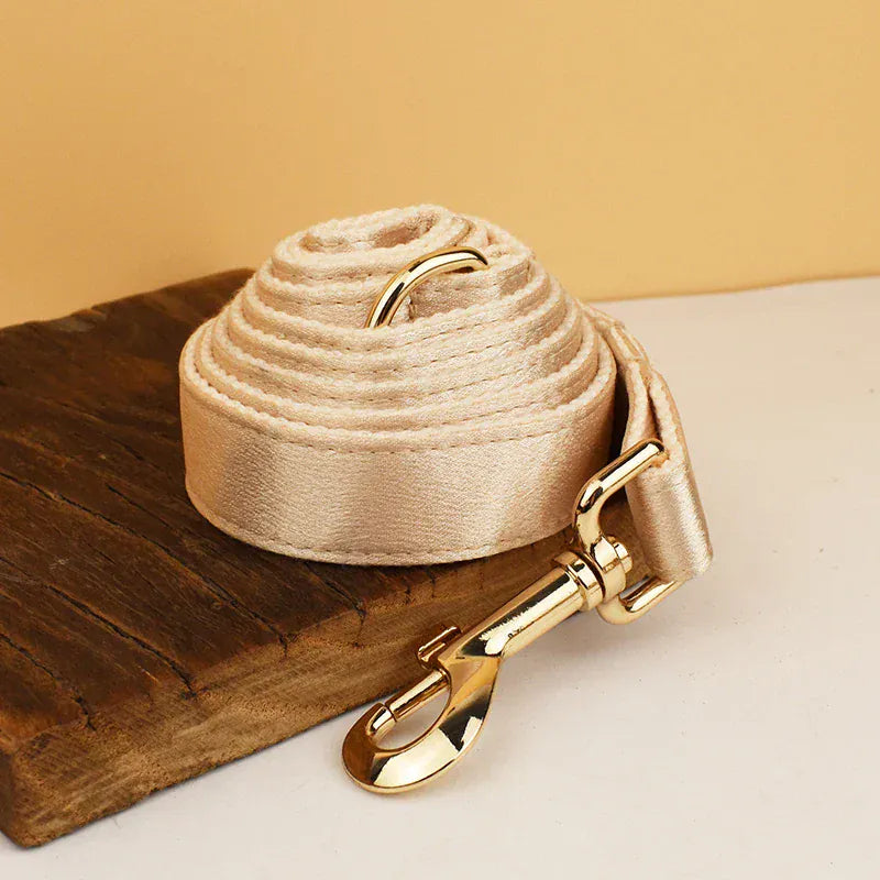 Ensemble de mariage classique personnalisé en satin doré