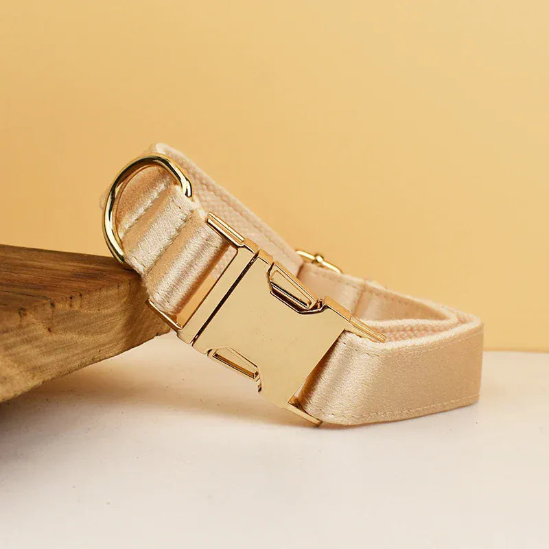 Ensemble de mariage classique personnalisé en satin doré
