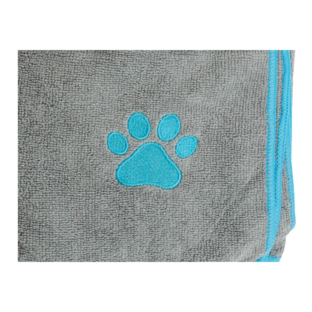 Serviette de bain pour chien Country Living, grande taille, en microfibre grise, avec empreinte de patte brodée turquoise.